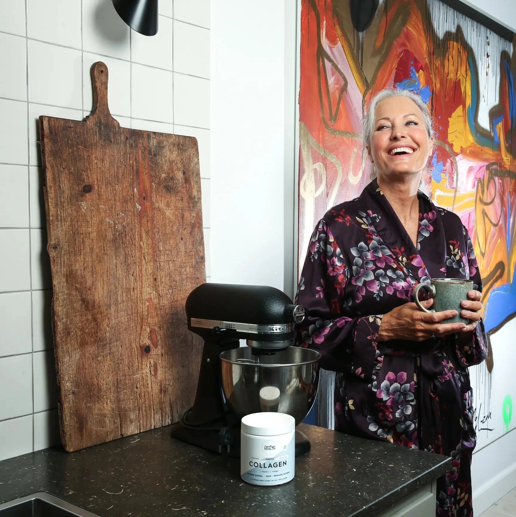 Kvinne smiler. Kollagen reduserer rynker og fine linjer. best i test collagen