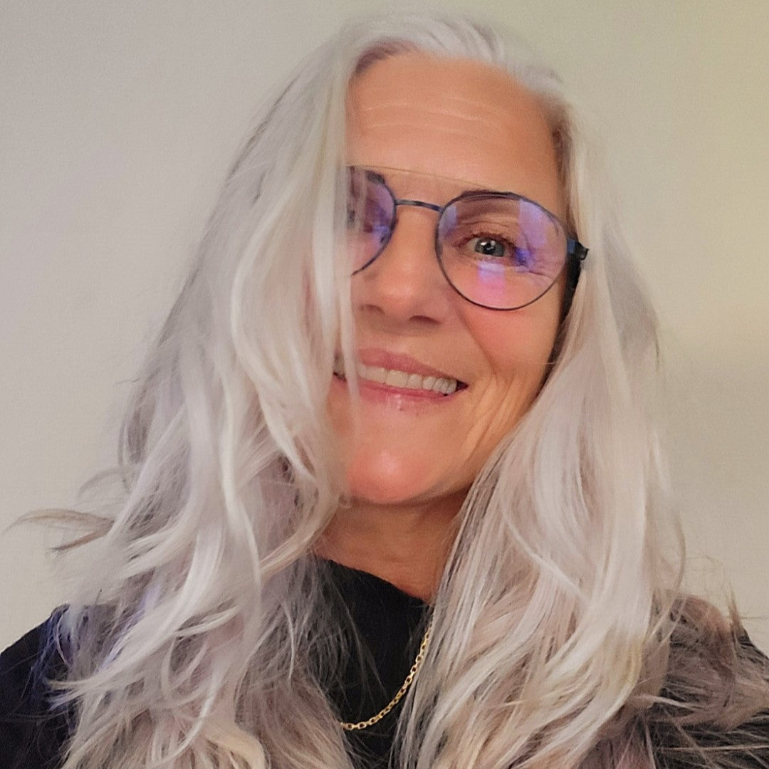 Kvinne smiler. Kollagenpulver bedst i test